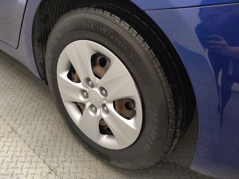 Used 2017 Kia Forte LX image 31