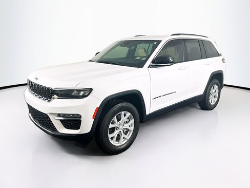 Used 2023 Jeep Grand Cherokee Limited image 3