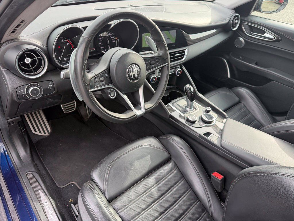 Used 2019 Alfa Romeo Giulia Ti AWD/4WD image 17