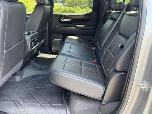 Used 2024 Chevrolet Silverado 1500 High Country w/ High Country Premium Package AWD/4WD image 18