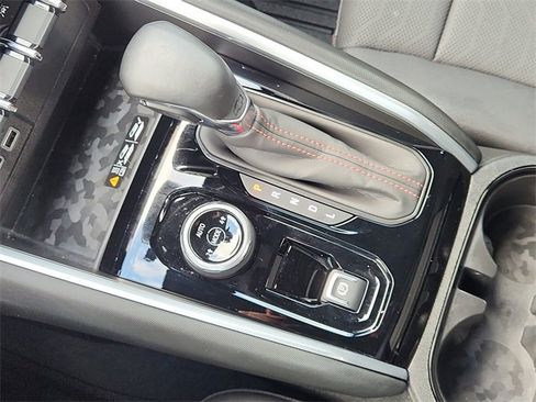 Used 2024 Chevrolet Colorado Z71 w/ Z71 Convenience Package 2 image 15