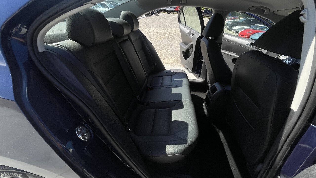 Used 2013 Volkswagen Jetta SE FWD image 19
