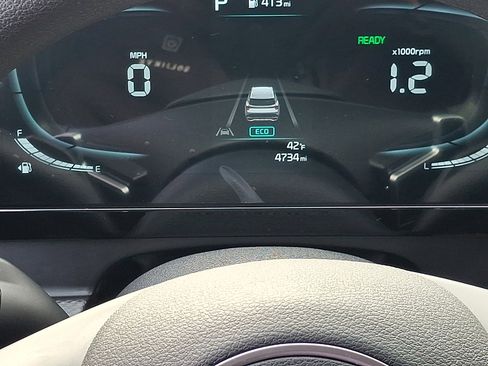 Used 2025 Kia Sportage LX image 18