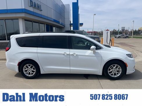 Used 2022 Chrysler Pacifica Touring-L FWD image 1