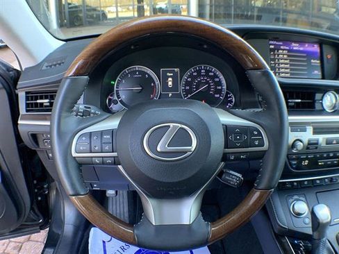 Used 2018 Lexus ES 350 w/ Luxury Package w/Wood Trim image 14