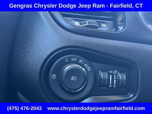 Used 2017 Jeep Renegade Altitude AWD/4WD image 51