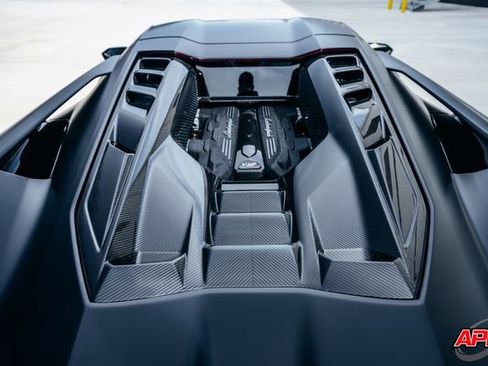 Used 2025 Lamborghini Revuelto image 42