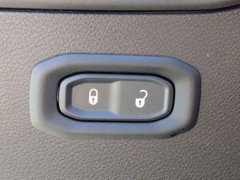 Used 2024 Jeep Wrangler Unlimited Sport AWD/4WD image 12