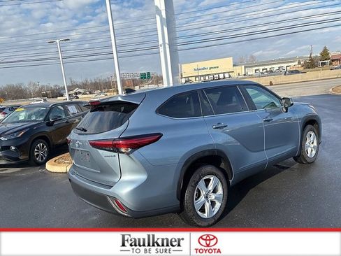 Used 2023 Toyota Highlander LE image 7