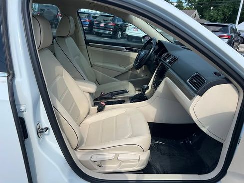 Used 2017 Volkswagen Passat 1.8T SE FWD image 28