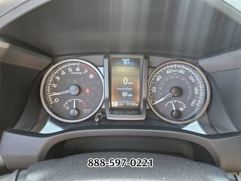 Used 2022 Toyota Tacoma TRD Off-Road AWD/4WD image 31