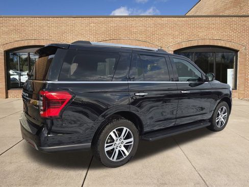 Used 2024 Ford Expedition Limited image 3