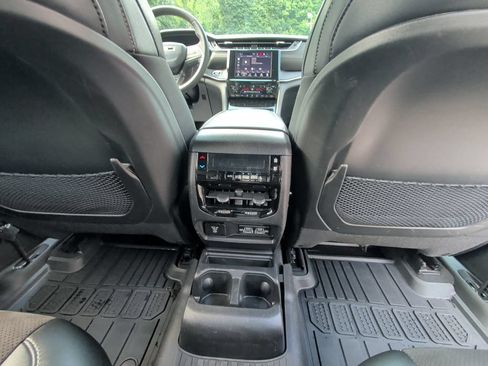 Used 2023 Jeep Grand Cherokee L Laredo AWD/4WD image 17