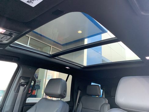 Used 2023 Chevrolet Tahoe LT w/ LT Signature Package image 22