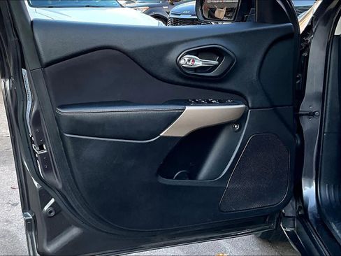 Used 2017 Jeep Cherokee Latitude w/ Safety/Convenience Group image 20