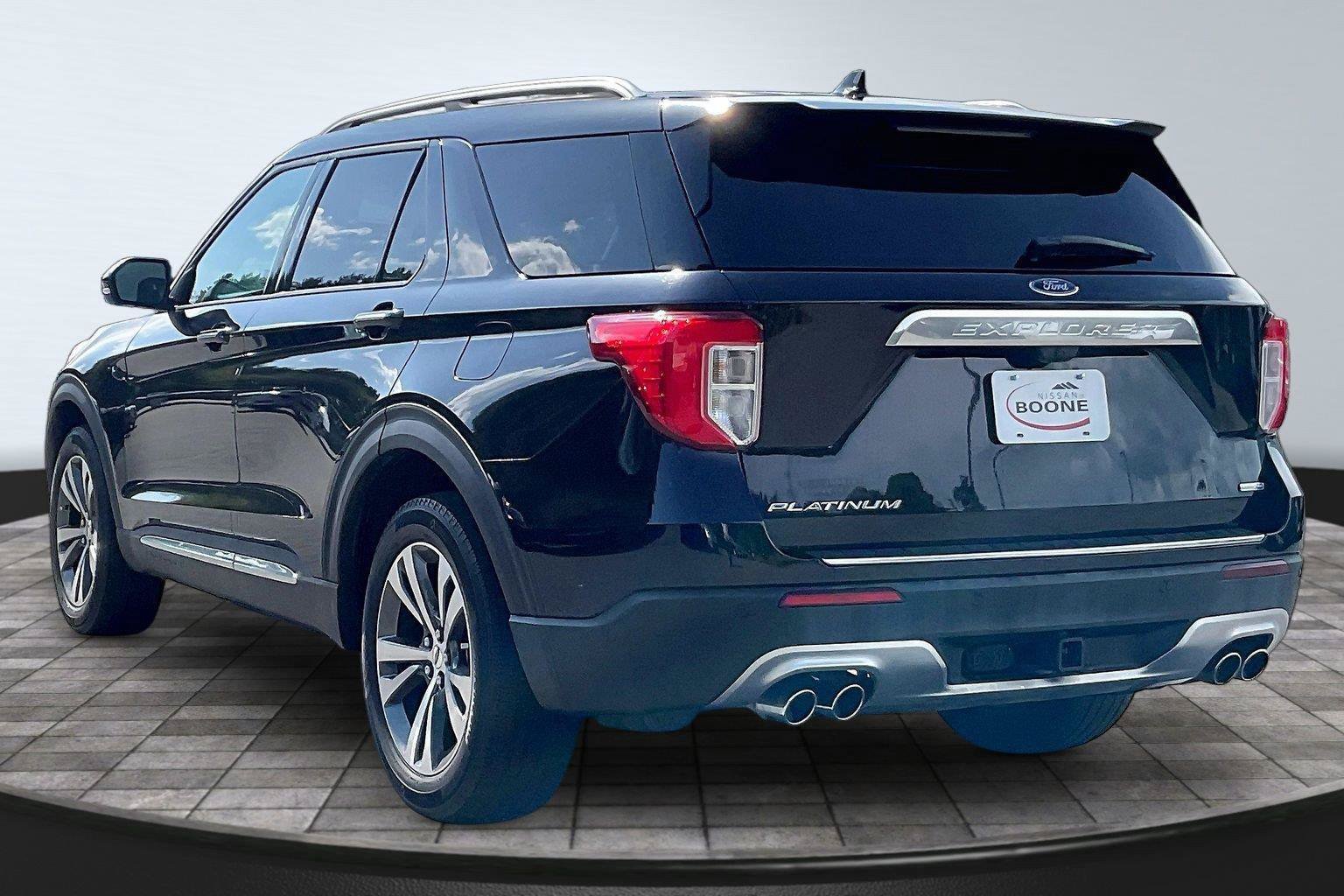 Used 2020 Ford Explorer Platinum w/ Premium Technology Package AWD/4WD image 3