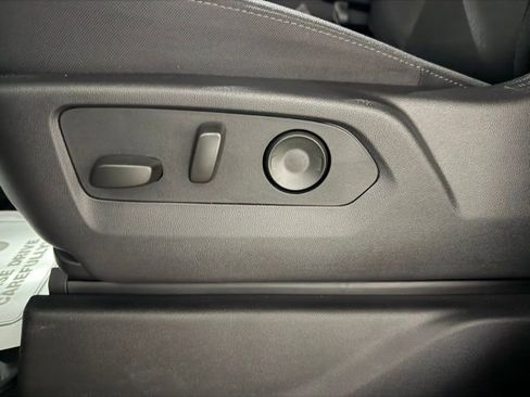 Used 2025 Chevrolet Silverado 1500 Custom image 18