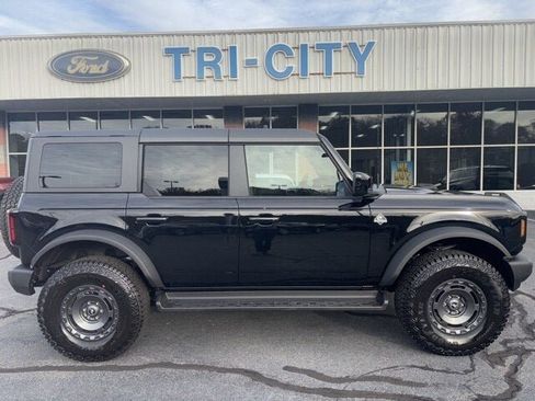 New 2025 Ford Bronco Outer Banks w/ Sasquatch Package image 1