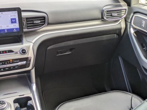 Used 2022 Ford Explorer XLT w/ Equipment Group 202A image 19