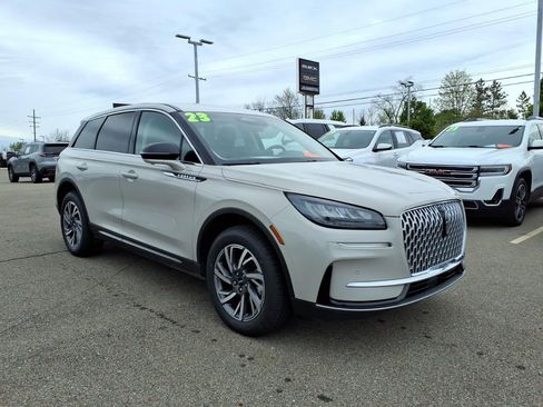 Used 2023 Lincoln Corsair AWD w/ Equipment Group 101A image 3