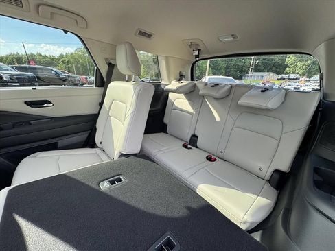 New 2026 Nissan Pathfinder SL w/ SL Premium Package (P04) AWD/4WD image 12