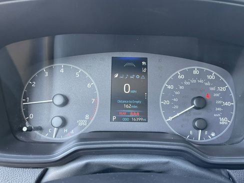 Used 2025 Toyota Corolla LE FWD image 28
