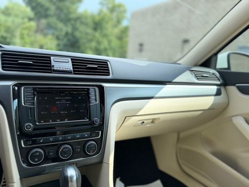 Used 2018 Volkswagen Passat 2.0T R-Line FWD image 19