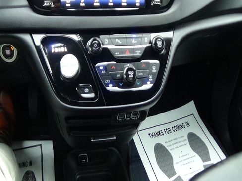 Certified 2025 Chrysler Pacifica Select FWD image 24