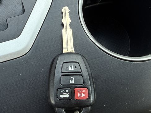 Used 2013 Toyota Camry LE FWD image 27