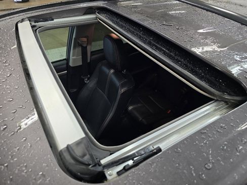 Used 2019 Toyota Highlander SE AWD/4WD image 3