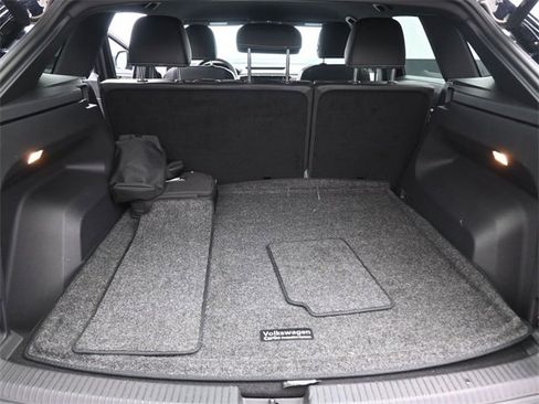 Used 2023 Volkswagen Atlas Cross Sport SE image 12