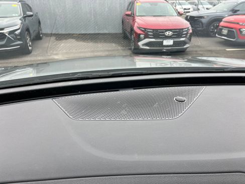 Used 2025 Kia Sportage LX image 17