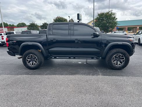 Used 2025 Chevrolet Colorado ZR2 w/ Technology Package AWD/4WD image 9