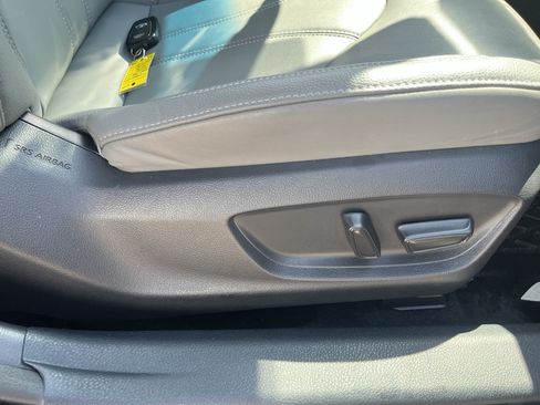 Used 2020 Toyota Avalon XLE w/ Moonroof Package FWD image 46