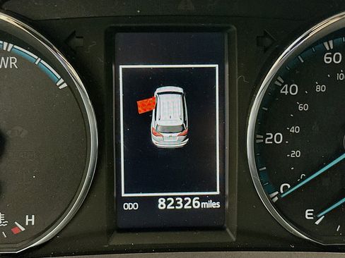 Used 2018 Toyota RAV4 XLE AWD/4WD image 18