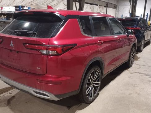 Used 2024 Mitsubishi Outlander SE image 2