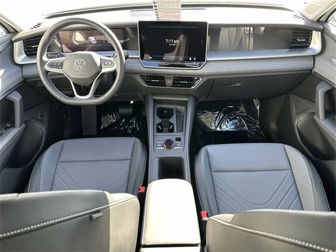 New 2025 Volkswagen Tiguan SE image 20