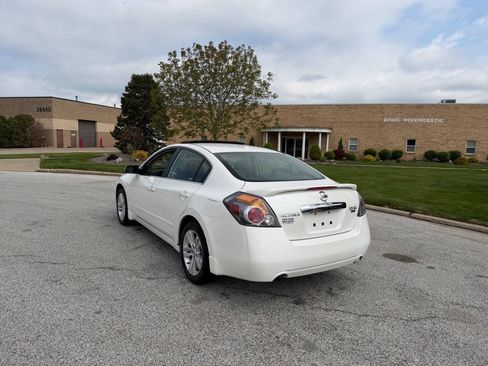 Used 2010 Nissan Altima 3.5 SR w/ Premium Pkg FWD image 3