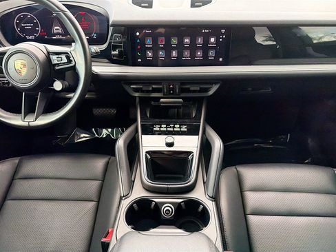 Used 2024 Porsche Cayenne image 20