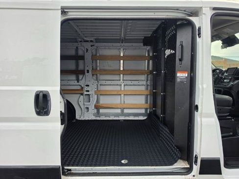 Used 2025 RAM ProMaster 2500 w/ U-Haul Equipment Group FWD image 29