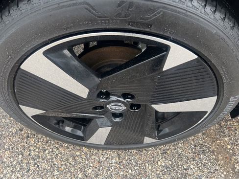 Certified 2025 Nissan Kicks SR image 39