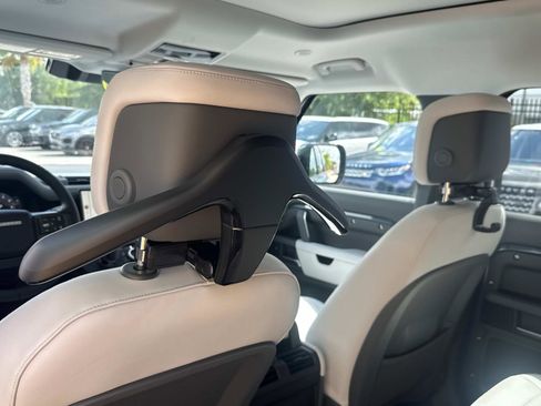 Used 2025 Land Rover Defender 110 S image 15