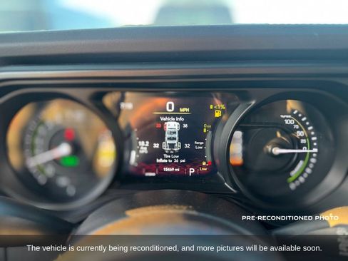 Used 2025 Jeep Wrangler Unlimited Sahara AWD/4WD image 16