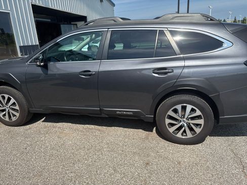 Used 2023 Subaru Outback Premium AWD/4WD image 7