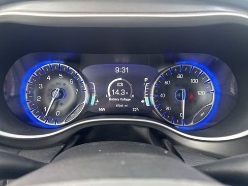 Certified 2022 Chrysler Pacifica Touring-L FWD image 21