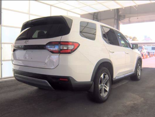 Used 2023 Honda Pilot EX-L image 2
