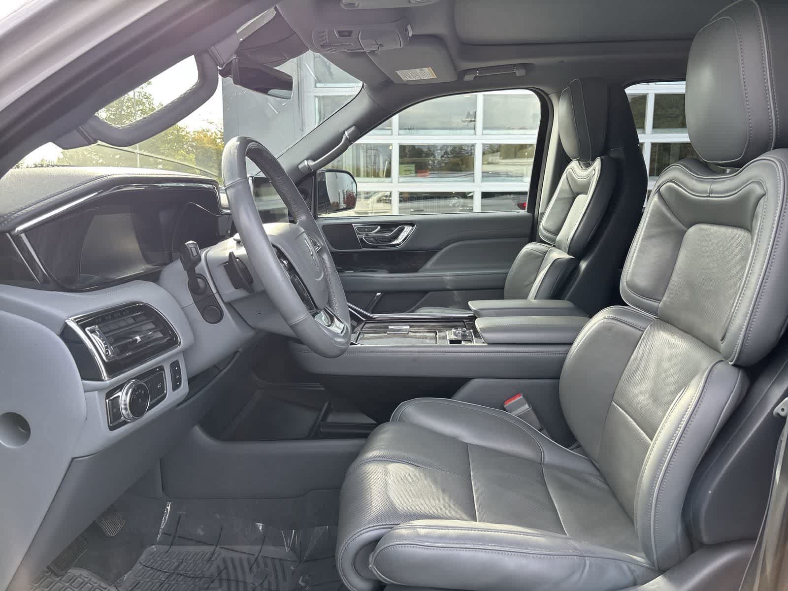 Used 2018 Lincoln Navigator Reserve w/ Technology Package AWD/4WD image 10