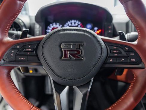 Used 2021 Nissan GT-R Premium image 26