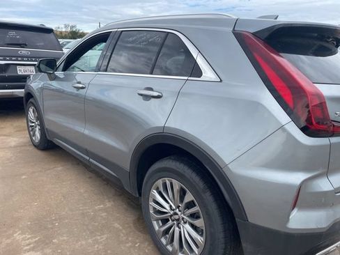 Used 2025 Cadillac XT4 Premium Luxury FWD image 7