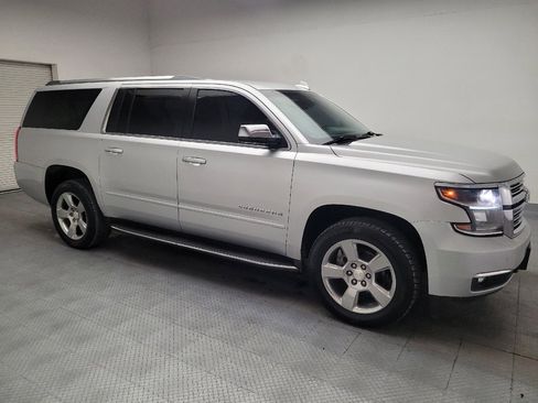 Used 2018 Chevrolet Suburban Premier RWD image 11
